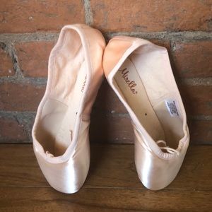 Pointe shoes 4.5 XX Mirella Whisper
